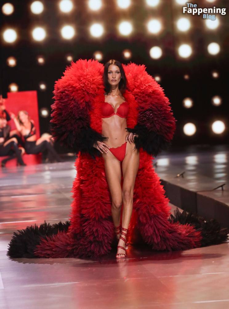 Bella Hadid Looks Stunning in Red at the 2024 Victoria’s Secret Show (63 Photos) - #6