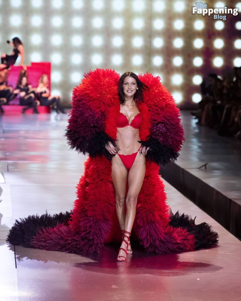 Bella Hadid Looks Stunning in Red at the 2024 Victoria’s Secret Show (63 Photos) - #3