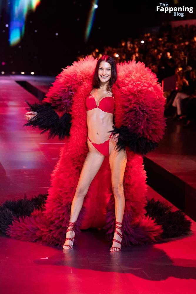 Bella Hadid Looks Stunning in Red at the 2024 Victoria’s Secret Show (63 Photos) - #5