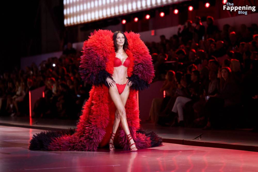 Bella Hadid Looks Stunning in Red at the 2024 Victoria’s Secret Show (63 Photos) - #23