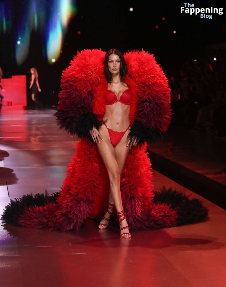 Bella Hadid Looks Stunning in Red at the 2024 Victoria’s Secret Show (63 Photos) - #15