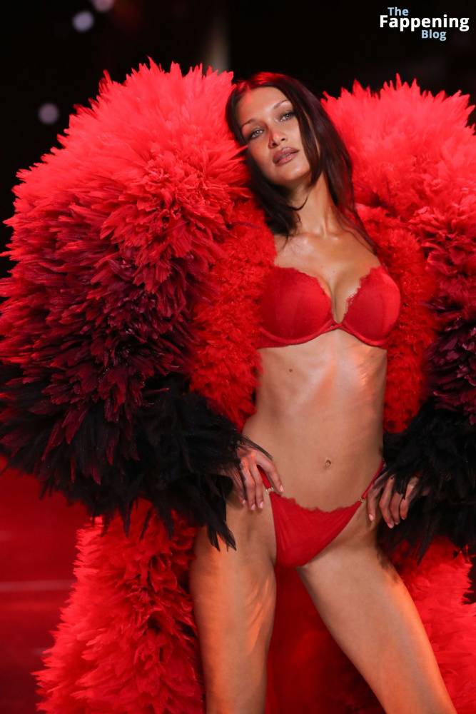 Bella Hadid Looks Stunning in Red at the 2024 Victoria’s Secret Show (63 Photos) - #8