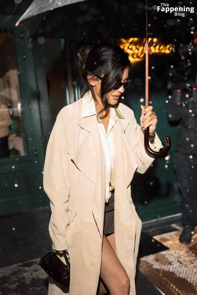 Kylie Jenner Flaunts Her Sexy Legs & Tits in Paris (29 Photos) - #27