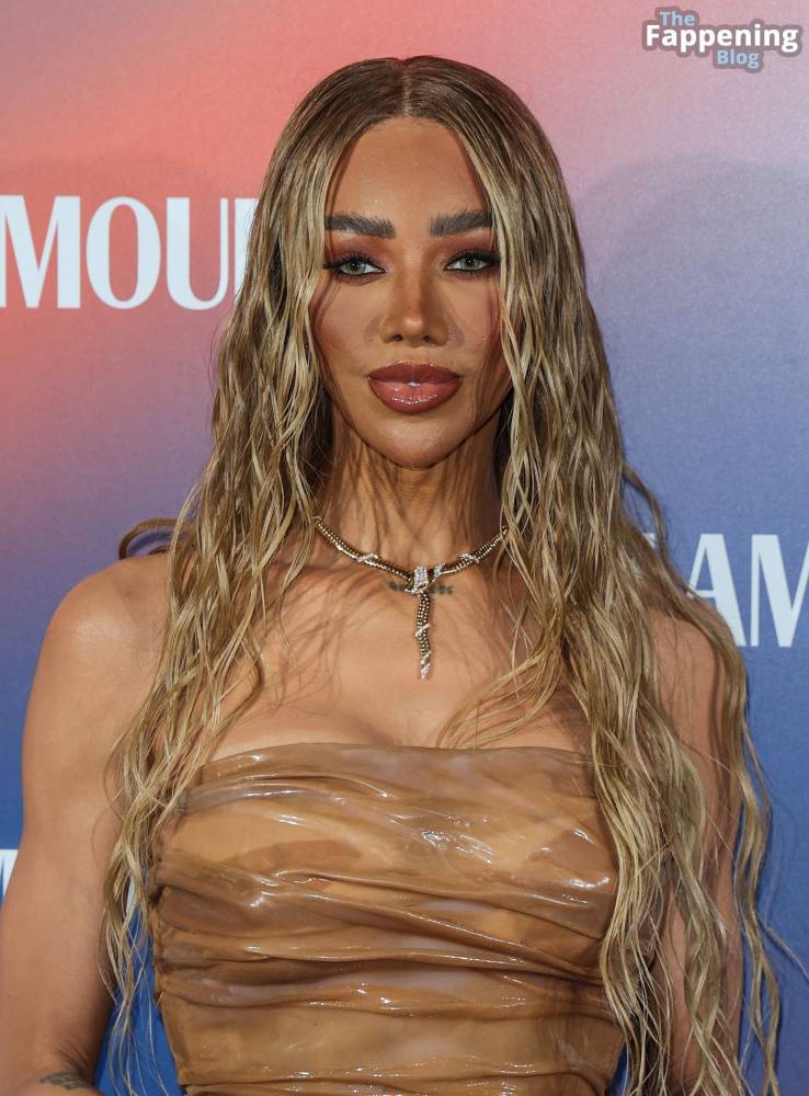 Munroe Bergdorf Stuns at the Glamour Women of the Year Awards (19 Photos) - #15