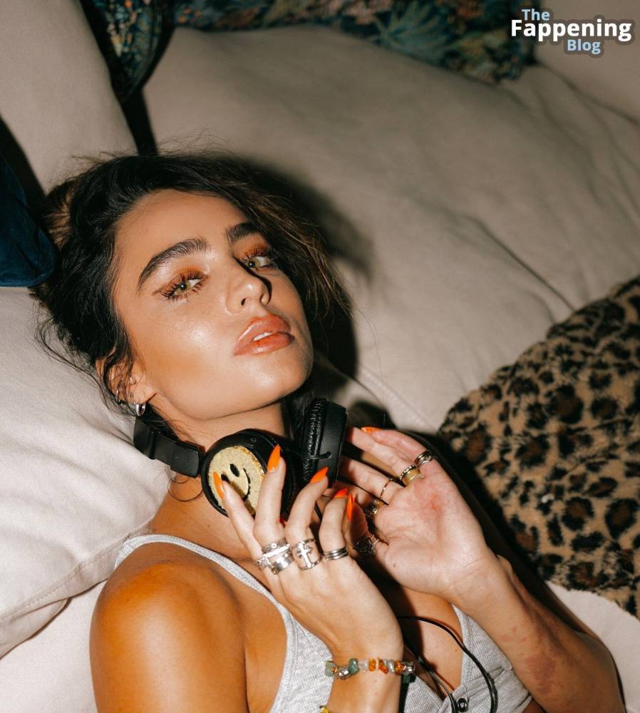 Sommer Ray Shows Off Her Sexy Butt in a New Shoot (18 Photos) - #10