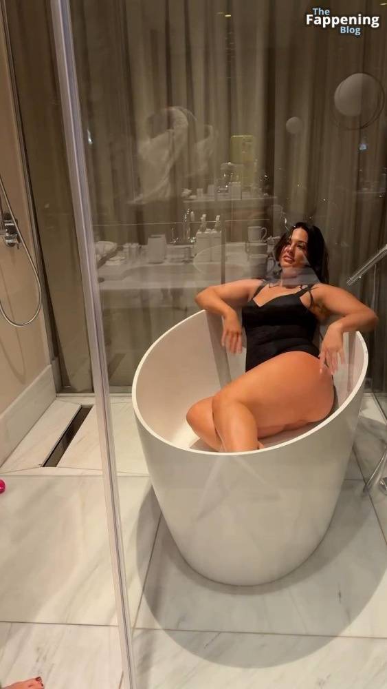 Ashley Graham Sexy (30 Pics + Video) - #18