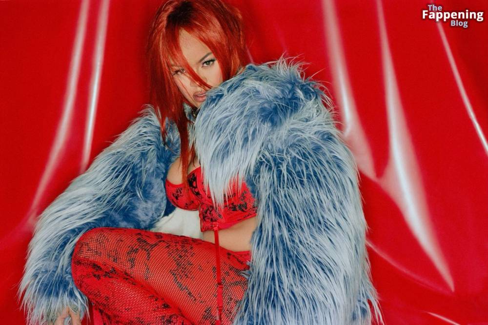 Rihanna Poses for a New Sexy Savage x Fenty Collection (7 Photos) - #5