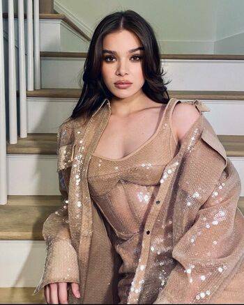 Hailee Steinfeld / haileesteinfeld / https: Nude - #17