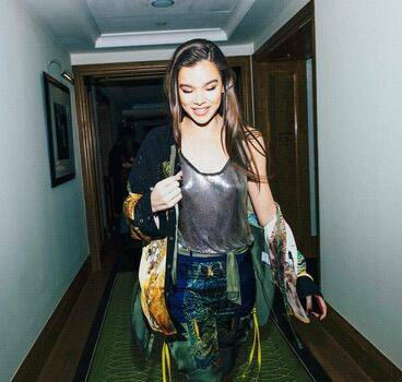 Hailee Steinfeld / haileesteinfeld / https: Nude - #25
