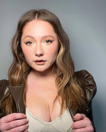 Emma Kenney / emmakenney Nude - #4