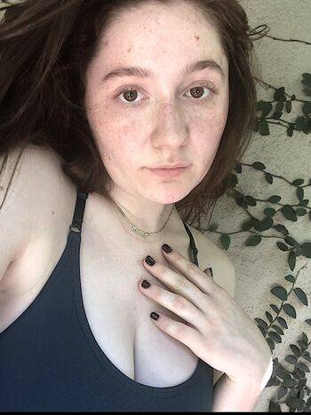 Emma Kenney / emmakenney Nude - #1