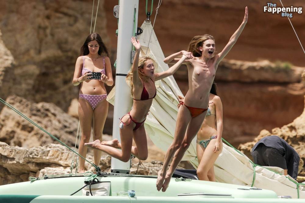 Lila Grace Moss Enjoys Her Holidays with Her Friends Out in Ibiza (74 Photos) - #7