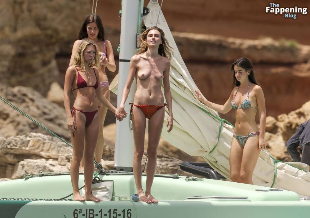 Lila Grace Moss Enjoys Her Holidays with Her Friends Out in Ibiza (74 Photos) - #4