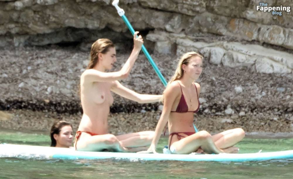 Lila Grace Moss Enjoys Her Holidays with Her Friends Out in Ibiza (74 Photos) - #16