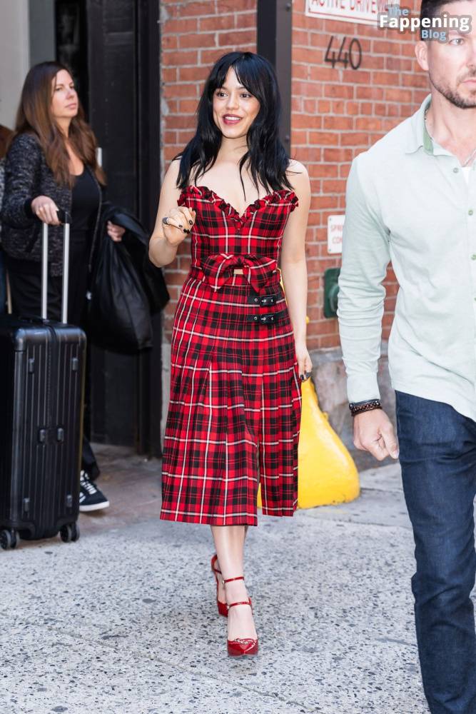 Jenna Ortega Flashes a Smile and a Wave as She Steps Out in NYC (35 Photos) - #2