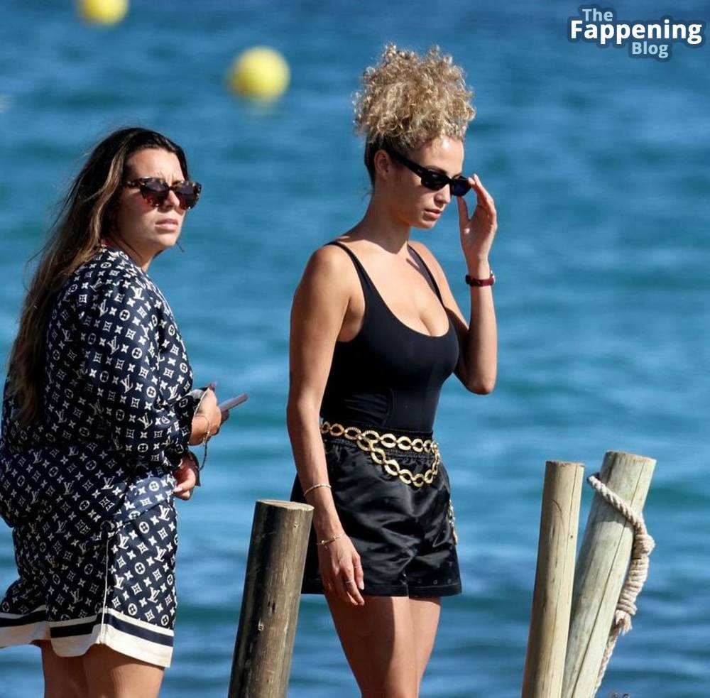 Rose Bertram Displays Nice Cleavage in Ibiza (43 Photos) - #24