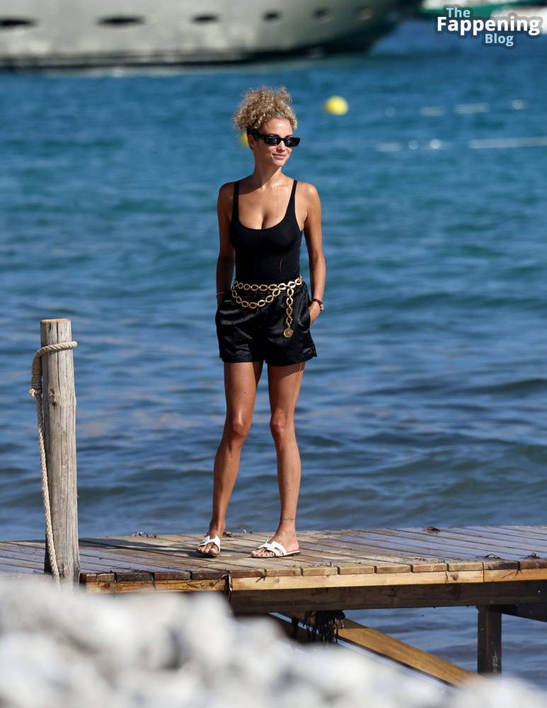 Rose Bertram Displays Nice Cleavage in Ibiza (43 Photos) - #20