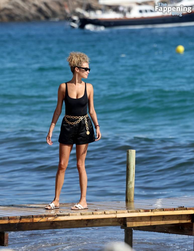Rose Bertram Displays Nice Cleavage in Ibiza (43 Photos) - #12