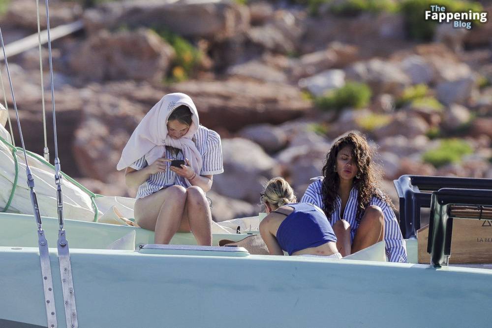 Eiza Gonzalez Looks Sexy in a Blue Bikini as She Enjoys a Day with Friends in Ibiza (18 Photos) - #14