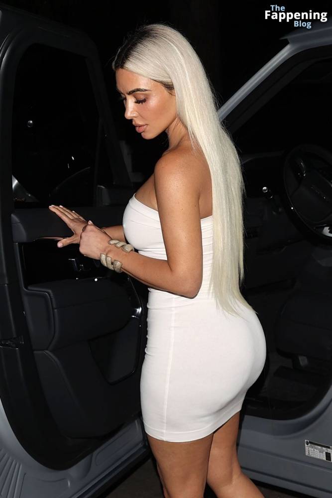 Kim Kardashian Stuns in a White Dress (7 Photos) - #4