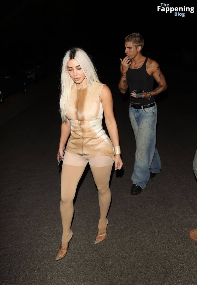 Kim Kardashian Rocks Stunning Outfit in LA (15 Photos) - #12