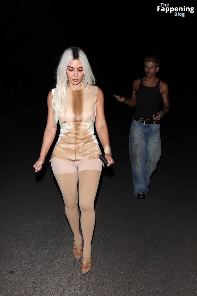 Kim Kardashian Rocks Stunning Outfit in LA (15 Photos) - #9