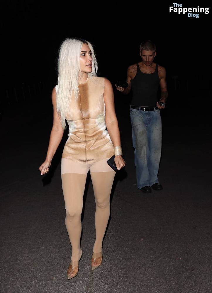 Kim Kardashian Rocks Stunning Outfit in LA (15 Photos) - #10