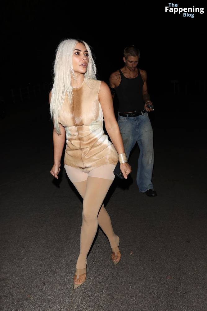 Kim Kardashian Rocks Stunning Outfit in LA (15 Photos) - #14