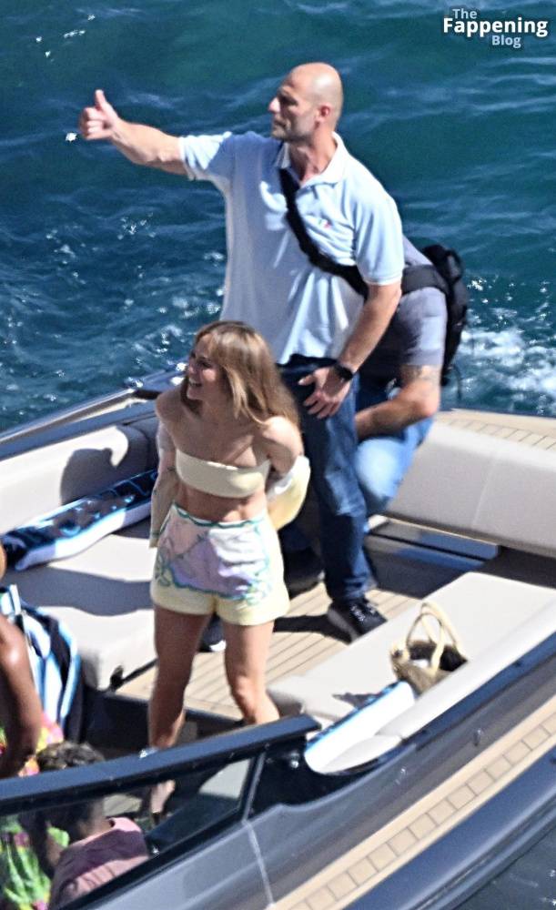 Jennifer Lopez Goes Braless During Her European Getaway in Sorrento (28 Photos) - #26