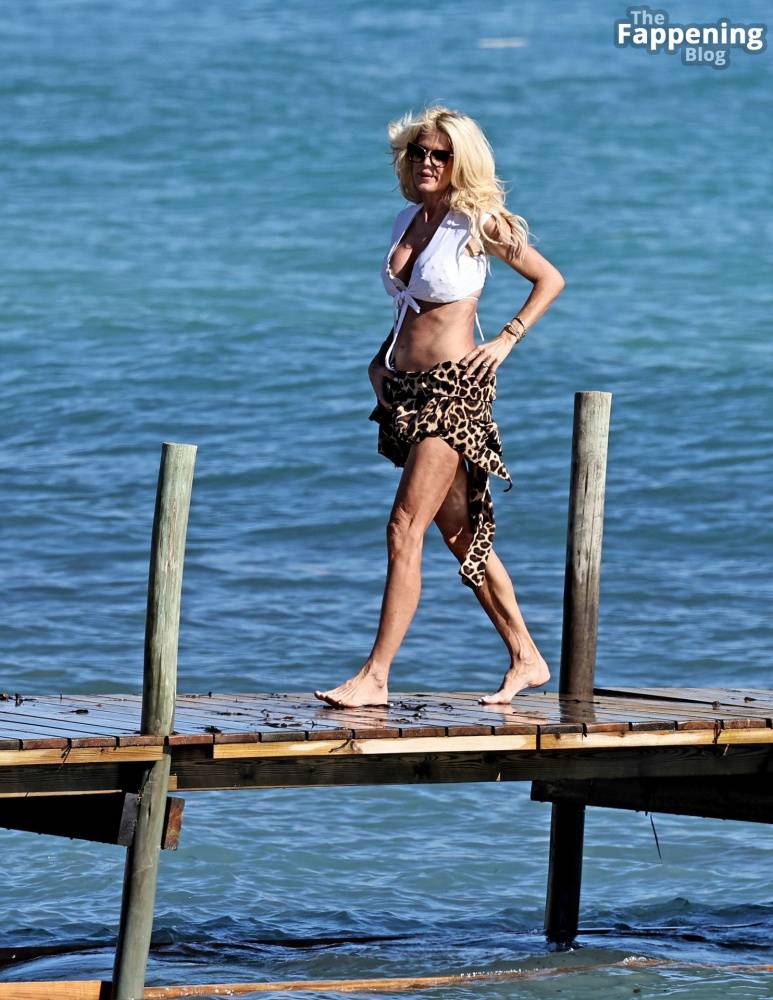 Victoria Silvstedt Looks Sexy in Ibiza (27 Photos) - #27