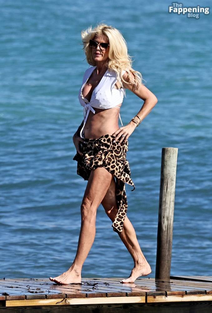 Victoria Silvstedt Looks Sexy in Ibiza (27 Photos) - #10