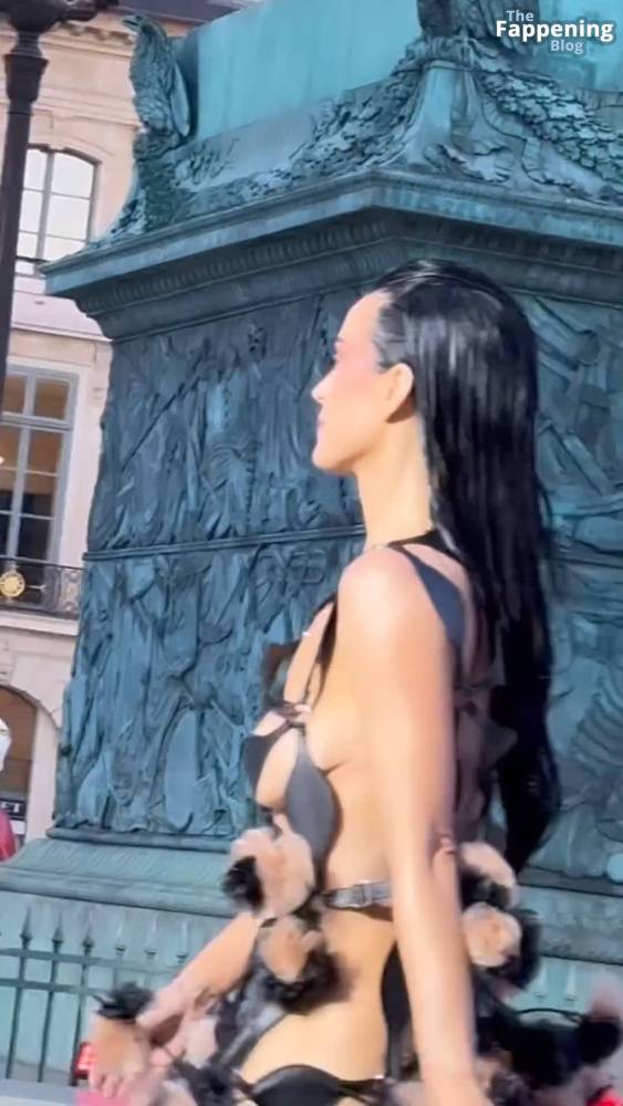 Katy Perry Displays Her Sexy Boobs at the Vogue World: Paris Fashion Show (50 Photos) - #11