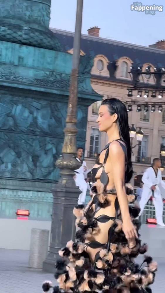 Katy Perry Displays Her Sexy Boobs at the Vogue World: Paris Fashion Show (50 Photos) - #10