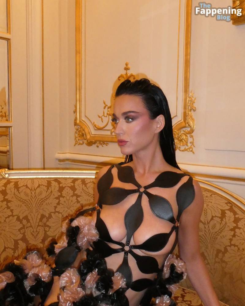 Katy Perry Displays Her Sexy Boobs at the Vogue World: Paris Fashion Show (50 Photos) - #12