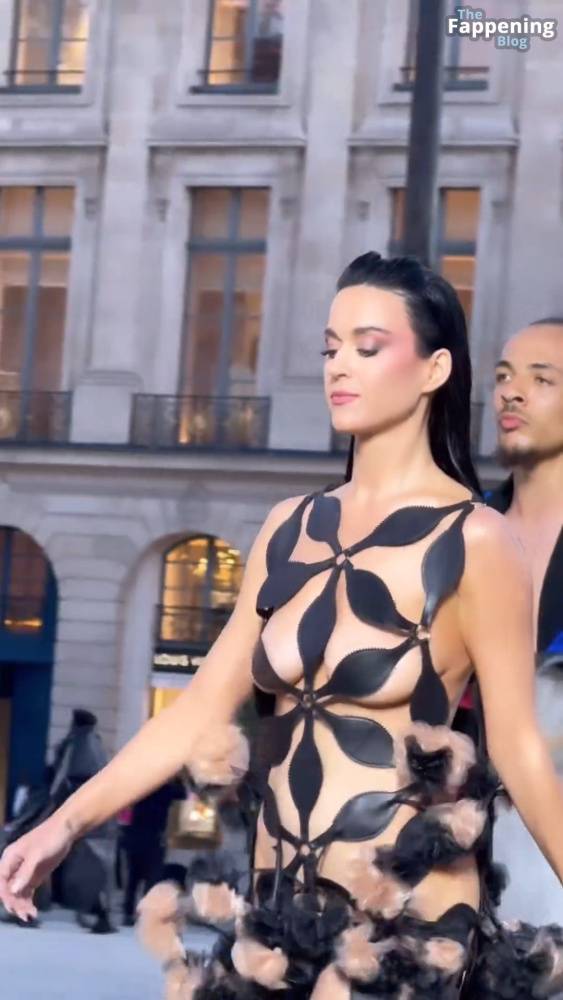 Katy Perry Displays Her Sexy Boobs at the Vogue World: Paris Fashion Show (50 Photos) - #9