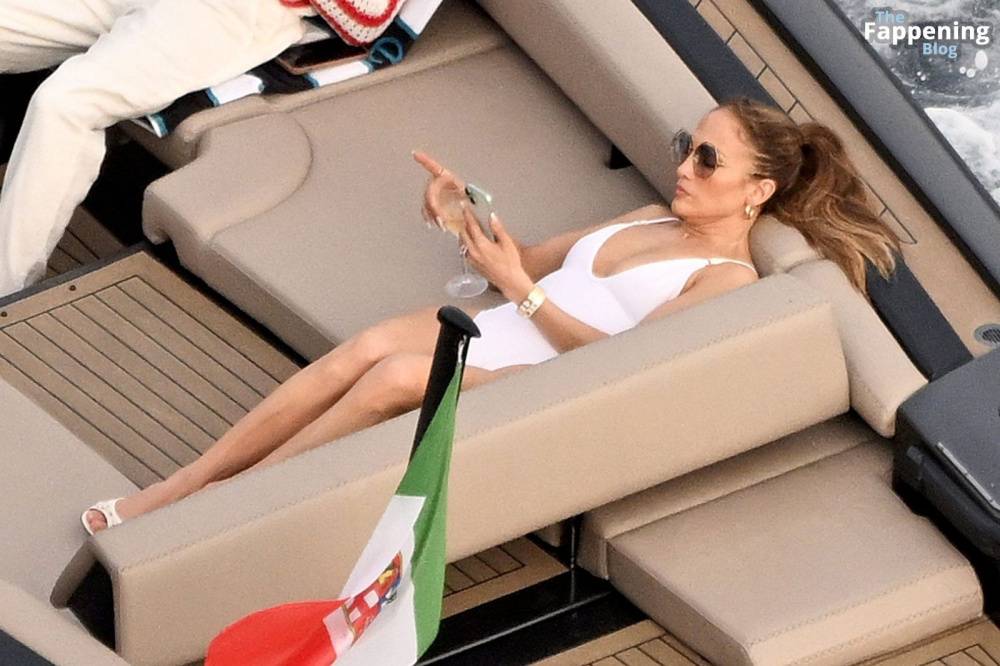 Jennifer Lopez Shows Off Her Curves in Italy (75 Photos) - #15