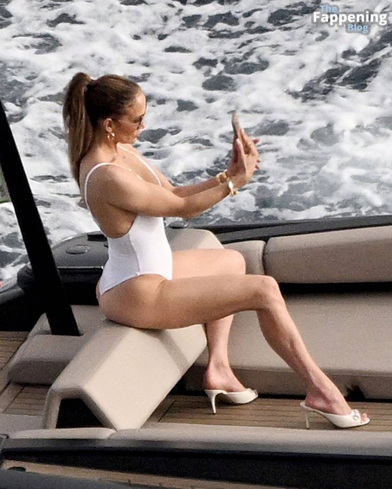 Jennifer Lopez Shows Off Her Curves in Italy (75 Photos) - #4