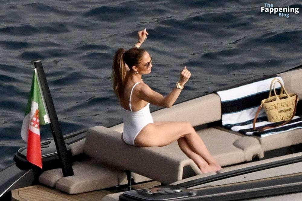 Jennifer Lopez Shows Off Her Curves in Italy (75 Photos) - #11