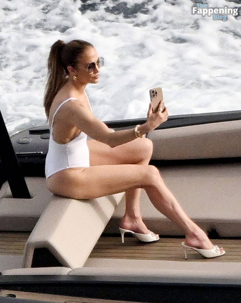 Jennifer Lopez Shows Off Her Curves in Italy (75 Photos) - #5