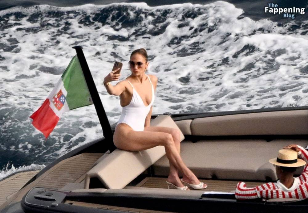 Jennifer Lopez Shows Off Her Curves in Italy (75 Photos) - #9