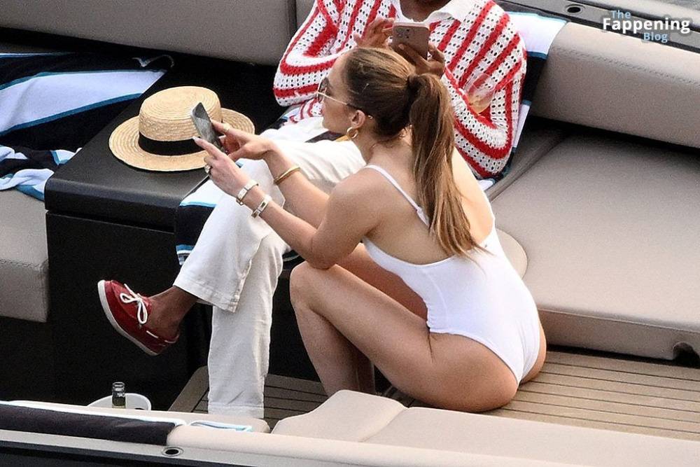 Jennifer Lopez Shows Off Her Curves in Italy (75 Photos) - #20