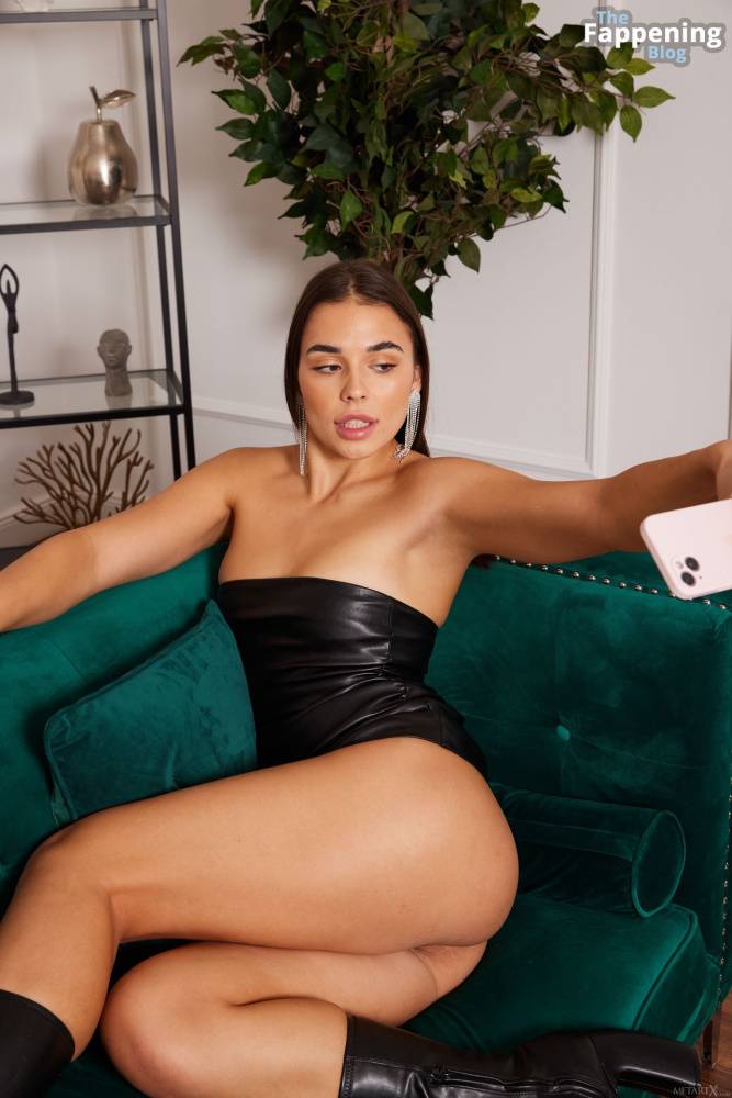 Milan Cheek Nude & Sexy – Social Media (142 Photos) - #20