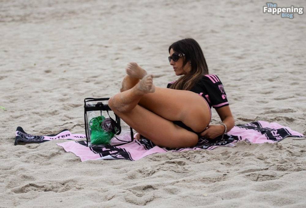 Claudia Romani Shows Off Her Famous Booty on the Beach (18 Photos) - #8