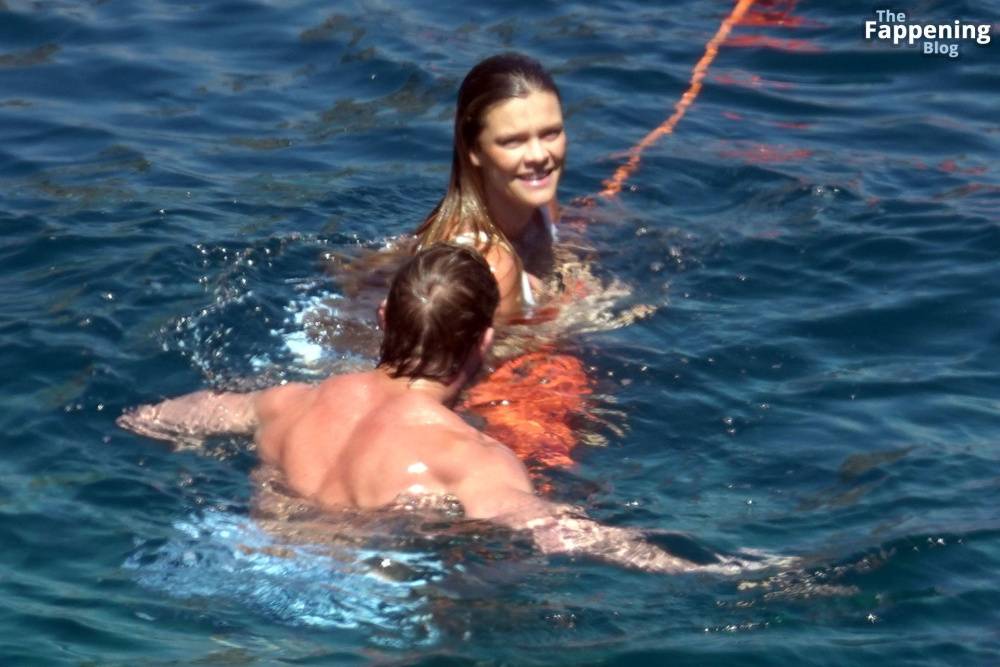 Nina Agdal & Logan Paul Enjoy Their Holiday in Capri (40 Photos) - #14