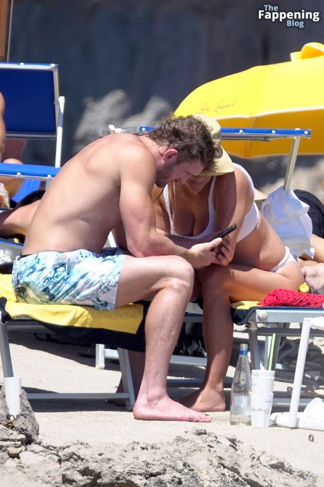 Nina Agdal & Logan Paul Enjoy Their Holiday in Capri (40 Photos) - #23