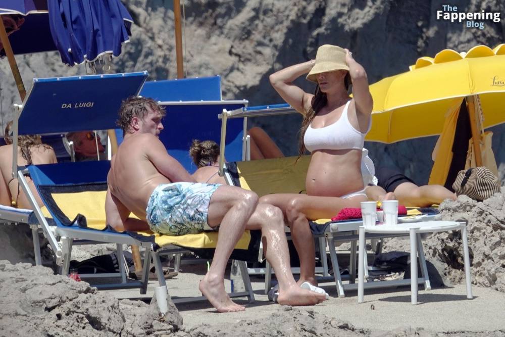 Nina Agdal & Logan Paul Enjoy Their Holiday in Capri (40 Photos) - #20