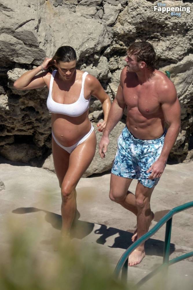 Nina Agdal & Logan Paul Enjoy Their Holiday in Capri (40 Photos) - #18