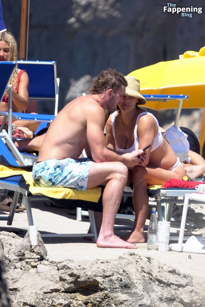 Nina Agdal & Logan Paul Enjoy Their Holiday in Capri (40 Photos) - #25