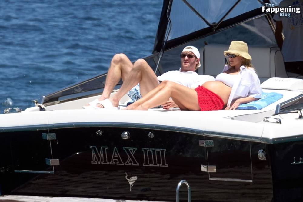 Nina Agdal & Logan Paul Enjoy Their Holiday in Capri (40 Photos) - #9