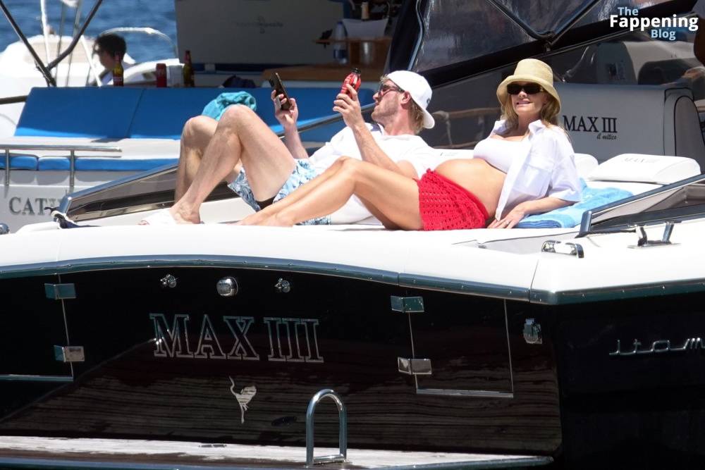 Nina Agdal & Logan Paul Enjoy Their Holiday in Capri (40 Photos) - #8